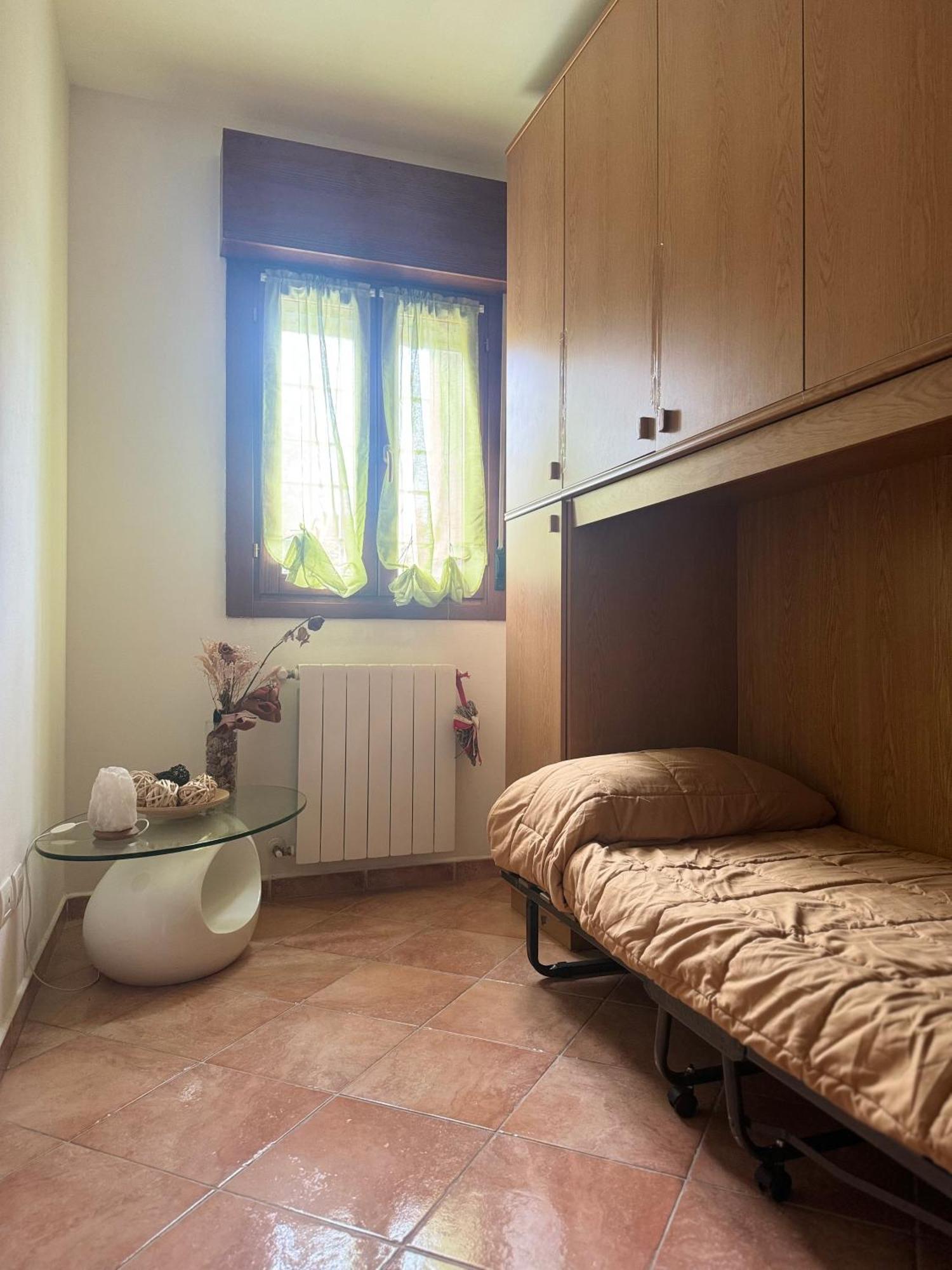 A Due Passi Dal Centro Apartment Равена Стая снимка